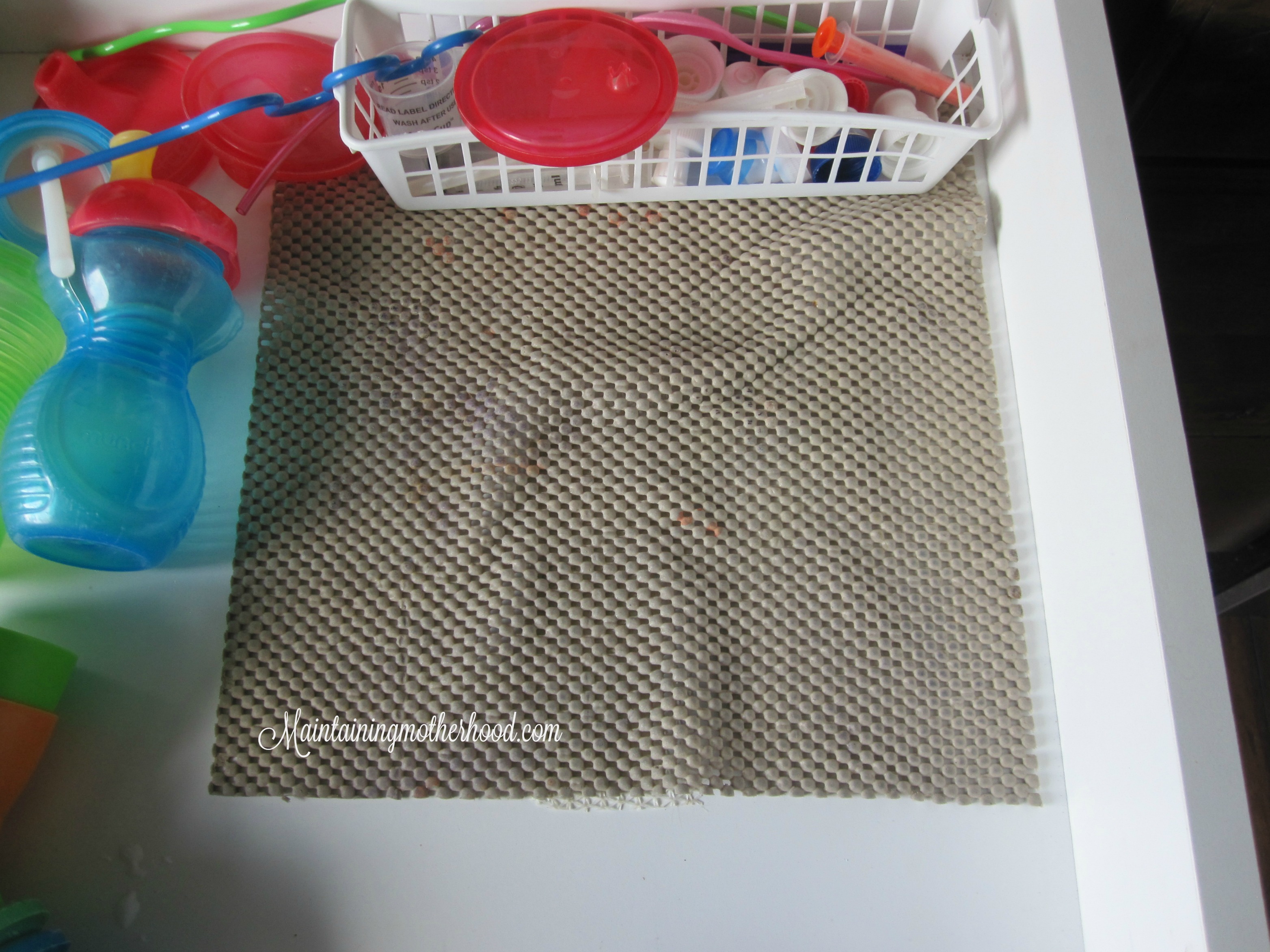 I have tried everything to keep kitchen drawers organized, and avoid things sliding around every time we shut the drawer. Who knew the answer was so simple!