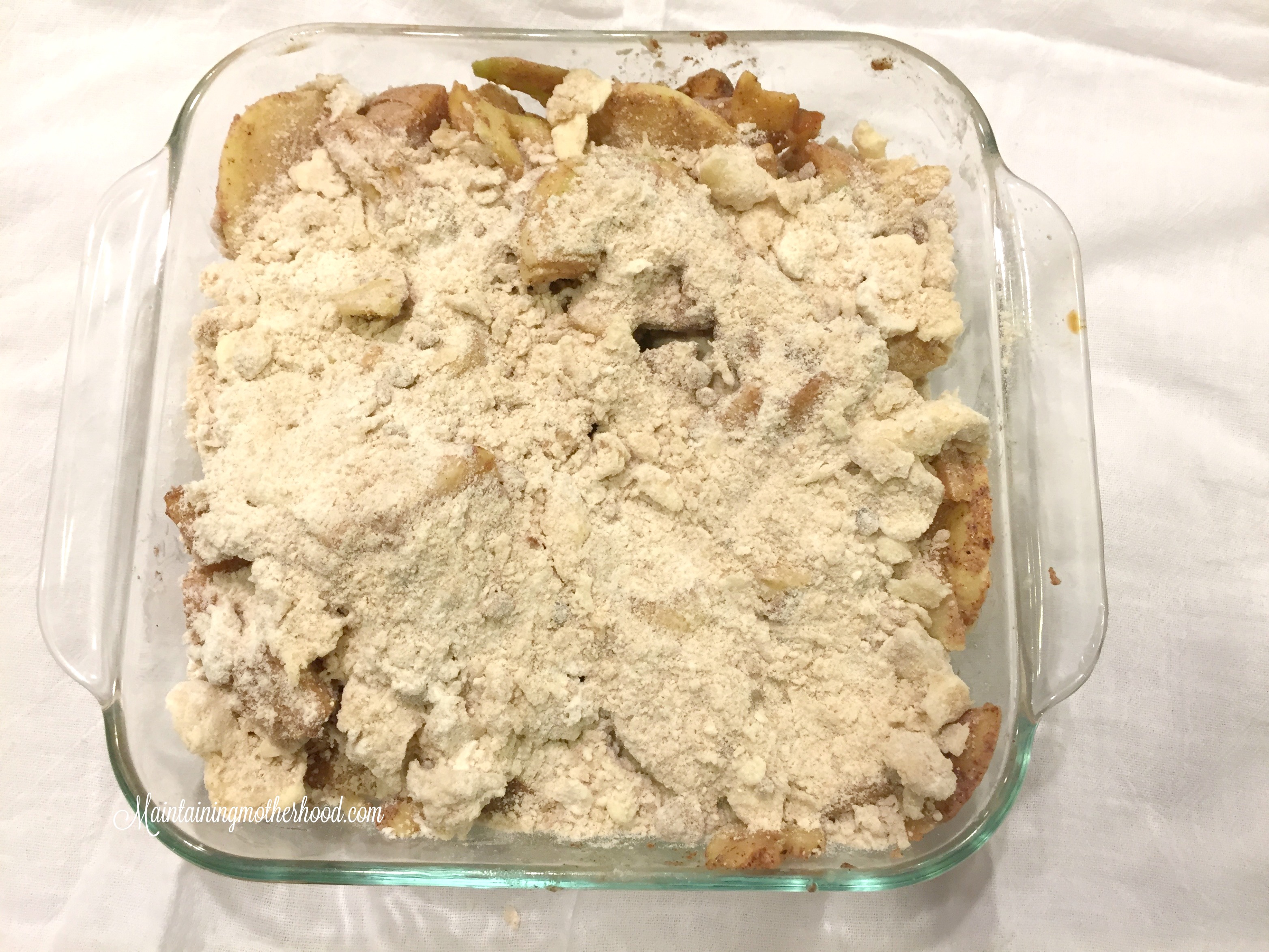 Looking for a delicious alternative to pie? This apple dessert is the perfect marriage of apple pie with a crispy, crumbly, and strudel topping.