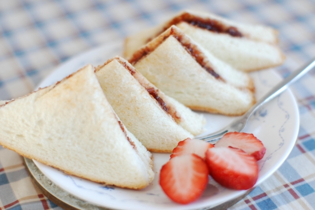 Having a rotating lunch menu has simplified our mornings so much! The kids make their own lunches without me worrying about what they're eating.