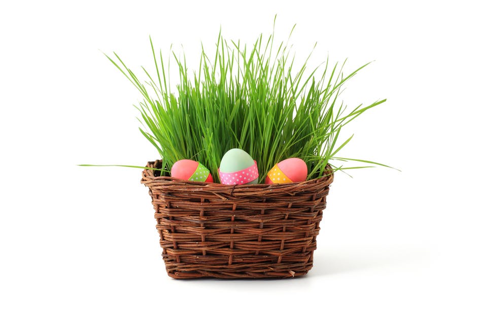 Looking for Easter ideas? Simple Easter traditions keep the holiday simple yet memorable for the whole family. Here are our 3 favorite traditions!