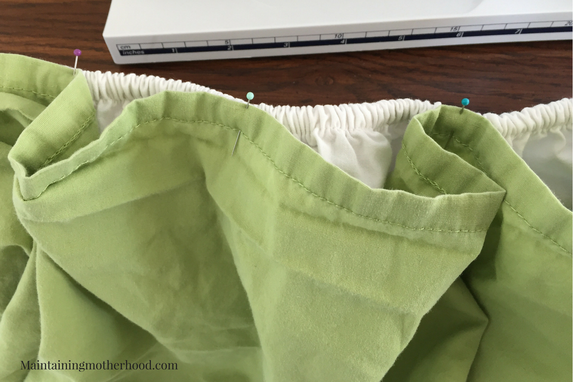 Do you dread changing sheets on the kids' beds? Try this easy bed making hack which will simplify your laundry day and bed making routine!