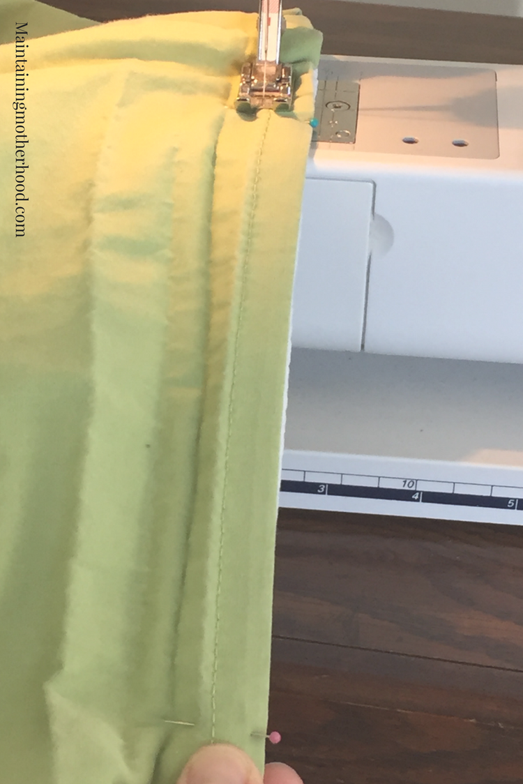 Do you dread changing sheets on the kids' beds? Try this easy bed making hack which will simplify your laundry day and bed making routine!